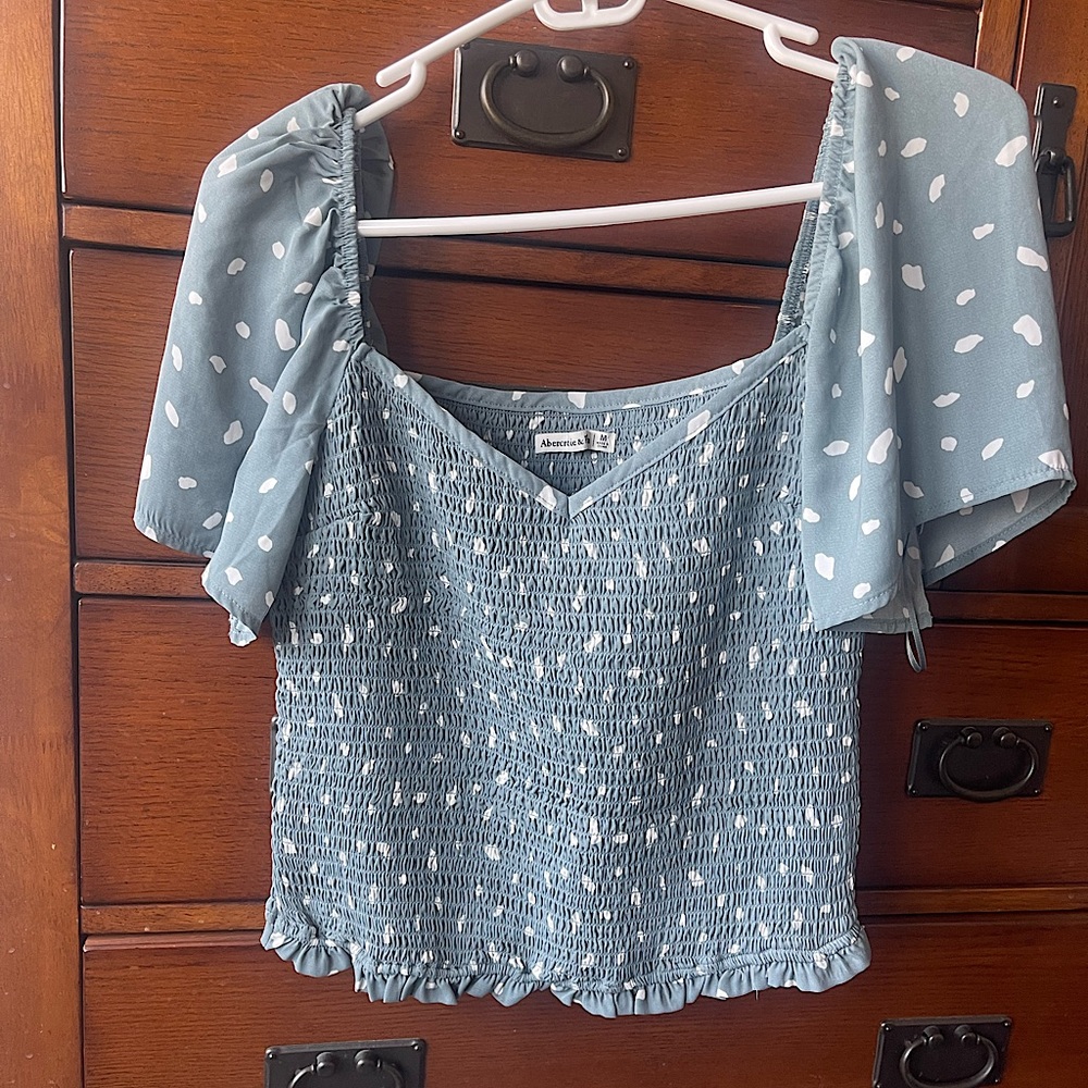 Size Medium Abercrombie Classy Top!